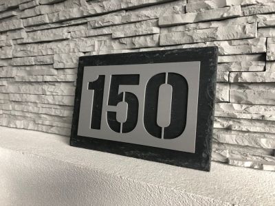 Moderní číslo popisné na dům, plot, vchod v provedení břidlice a šedé Home Deco