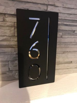 Moderní číslo popisné na dům, plot, vchod v provedení na výšku - černá a zrcadlo