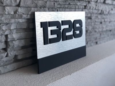 Moderní číslo popisné na dům, plot, vchod v provedení ALU dekoru a černého plexi 3D Home Deco
