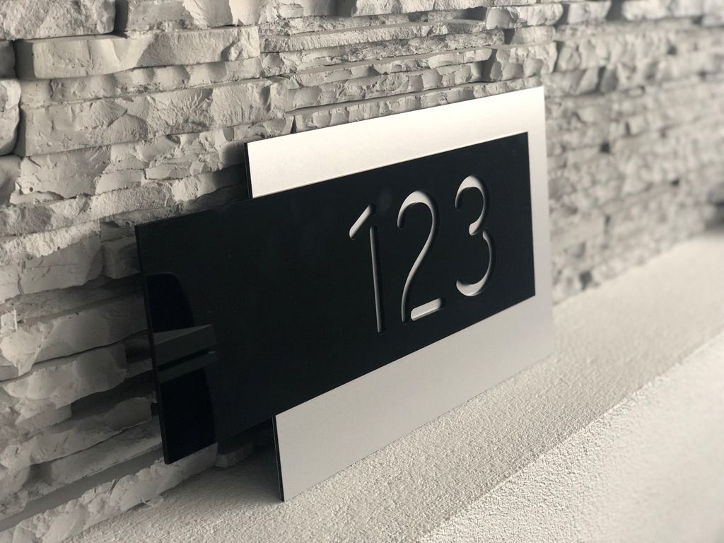 Moderní číslo popisné na dům, plot, vchod v provedení šedé a černé plexi Home Deco
