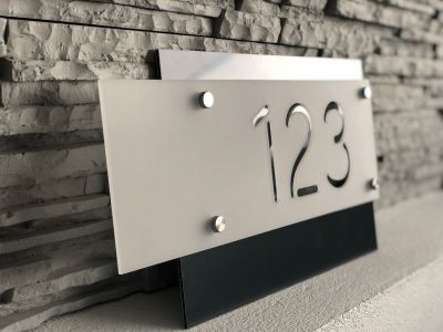 Moderní číslo popisné na dům, plot, vchod ve více provedeních - antracit + mléčné Plexi Home Deco