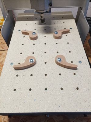 Pracovní deska stolu CNC 3040 s upínkami