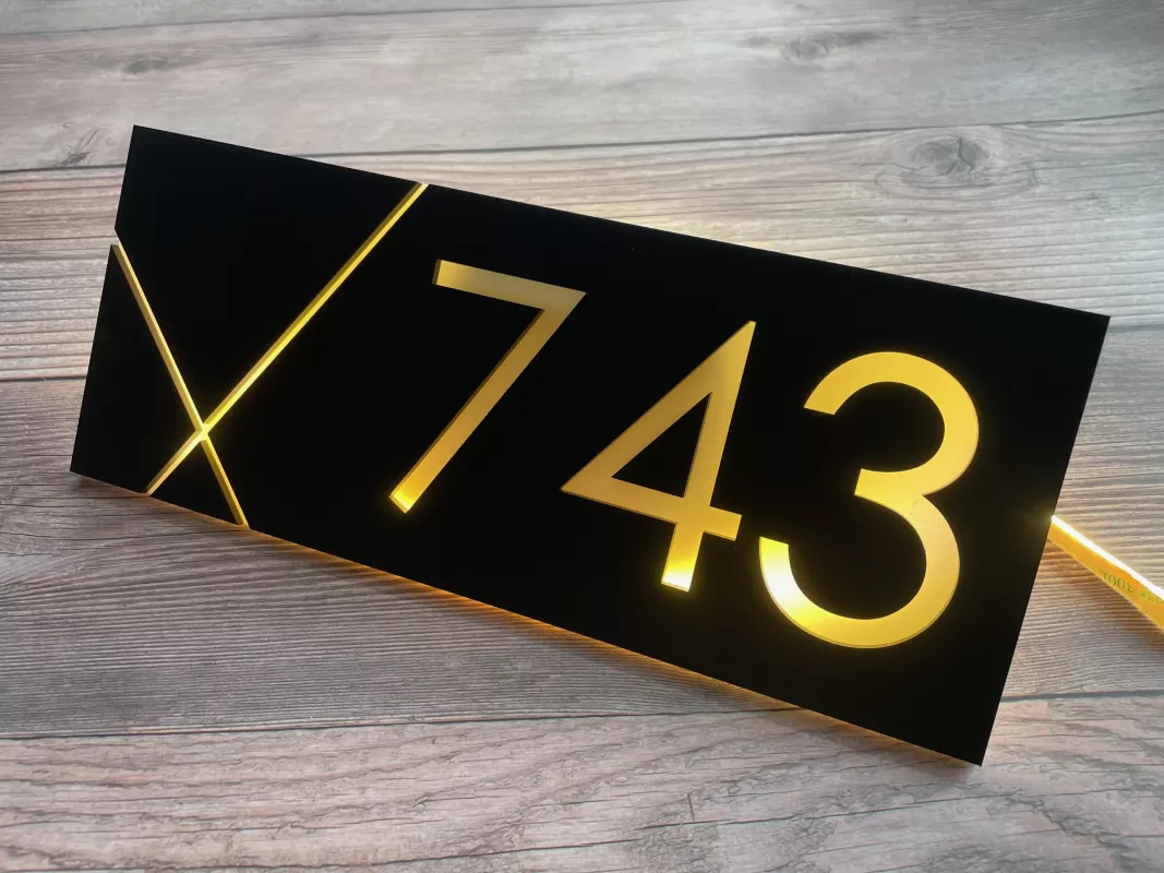 Číslo popisné Light - Kombinace s průsvitným plexisklem Home Deco