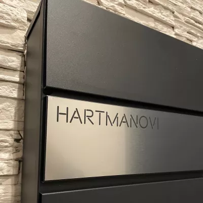 Poštovní schránka s vlastním jménem a číslem Typ2 – antracitová