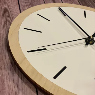 Scandi Wood White – designové nástěnné hodiny Home Deco